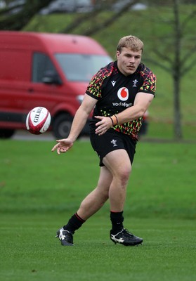 121125 - Wales Rugby Training in the week leading up to their game against Japan - Archie Griffin during training