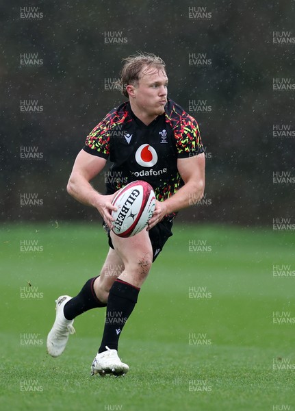 121125 - Wales Rugby Training in the week leading up to their game against Japan - Blair Murray during training