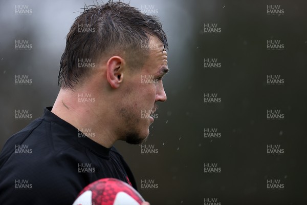 121125 - Wales Rugby Training in the week leading up to their game against Japan - Jarrod Evans during training