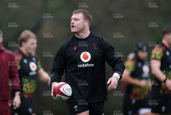 121125 - Wales Rugby Training in the week leading up to their game against Japan - Dewi Lake during training