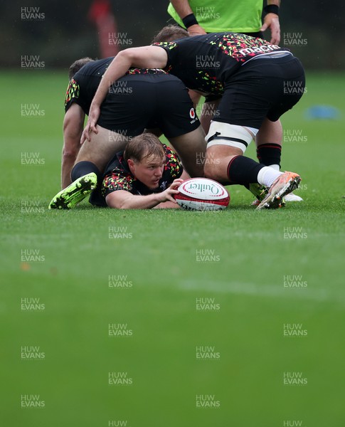121125 - Wales Rugby Training in the week leading up to their game against Japan - Blair Murray during training