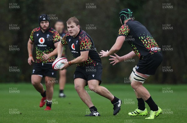 121125 - Wales Rugby Training in the week leading up to their game against Japan - Archie Griffin during training