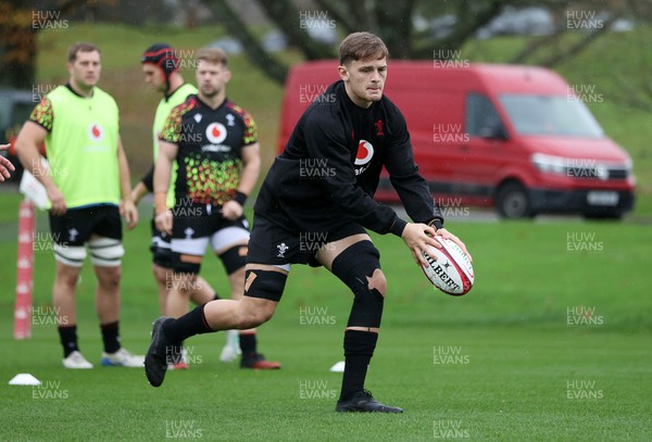 121125 - Wales Rugby Training in the week leading up to their game against Japan - Alex Mann during training