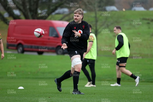 121125 - Wales Rugby Training in the week leading up to their game against Japan - Aaron Wainwright during training