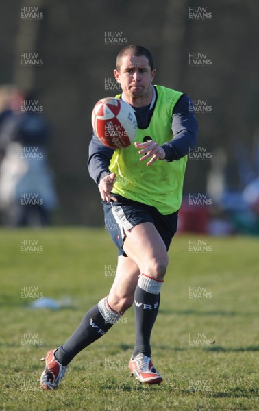 13.02.08 - Wales Rugby Training - Shane Williams in action during training 