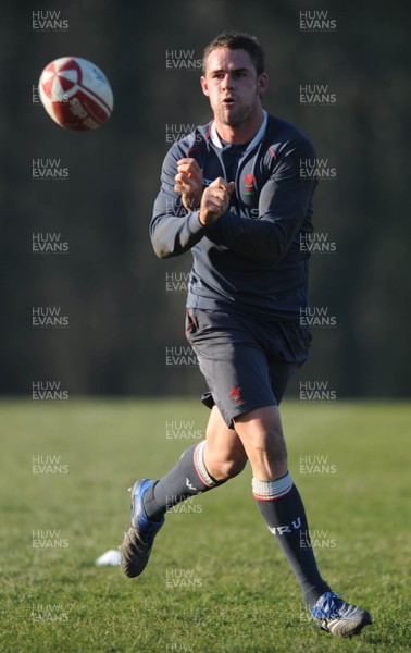 13.02.08 - Wales Rugby Training - Lee Byrne in action during training 