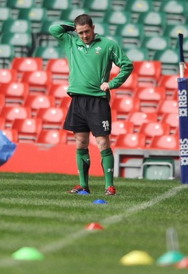 13.02.09 - Wales Rugby Training - Shane Williams during his fitness test ahead of Wales' game with England. 