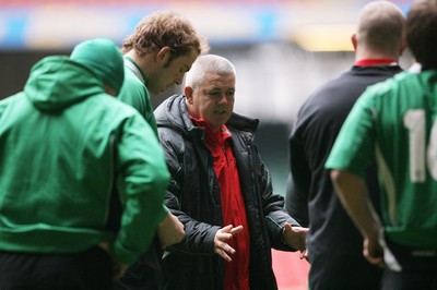 13.02.09  Sport... Wales' rugby coach WARREN GATLAND at the Millennium Stadium during training today(FRI). 