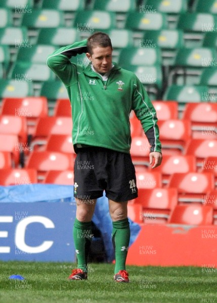 13.02.09 - Wales Rugby Training - Shane Williams during his fitness test ahead of Wales' game with England. 