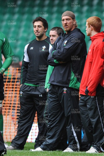 13.02.09 - Wales Rugby Training - Gavin Henson, Shane Williams and Andy Powell sit out of training. 