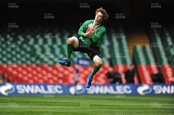 13.02.09 - Wales Rugby Training - Ryan Jones takes high ball during training. 