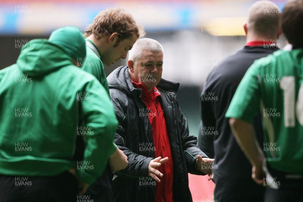 13.02.09  Sport... Wales' rugby coach WARREN GATLAND at the Millennium Stadium during training today(FRI). 