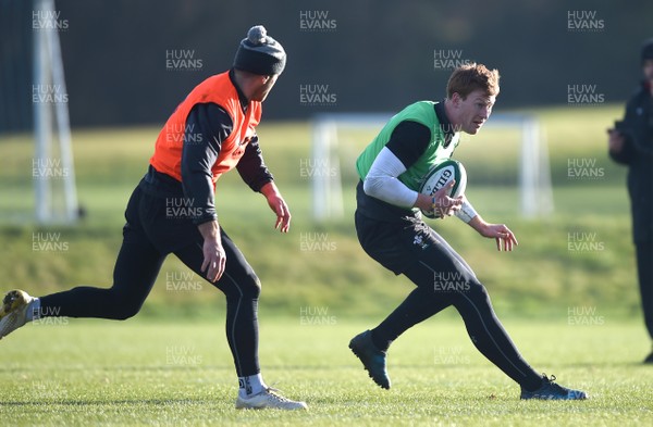 130218 - Wales Rugby Training - Rhys Patchell during training