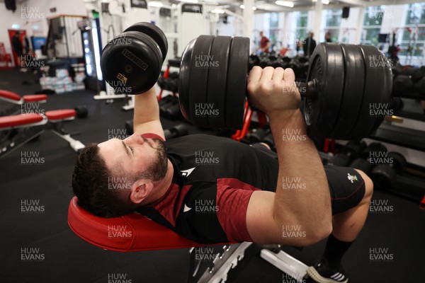 130224 - Wales Rugby Gym Session at the Vale Resort - Gareth Thomas during training
