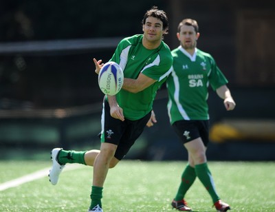13.03.09 - Wales Rugby Training - Mike Phillips makes a pass during training. 