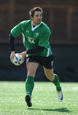 13.03.09 - Wales Rugby Training - Gavin Henson makes a pass during training. 