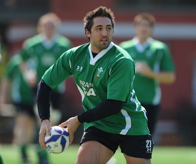 13.03.09 - Wales Rugby Training - Gavin Henson makes a pass during training. 