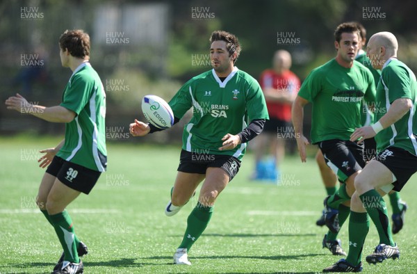13.03.09 - Wales Rugby Training - Gavin Henson makes a point during training. 