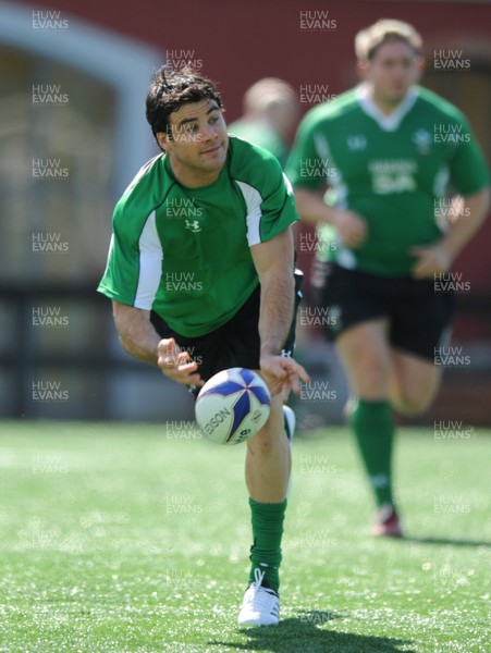 13.03.09 - Wales Rugby Training - Mike Phillips makes a pass during training. 