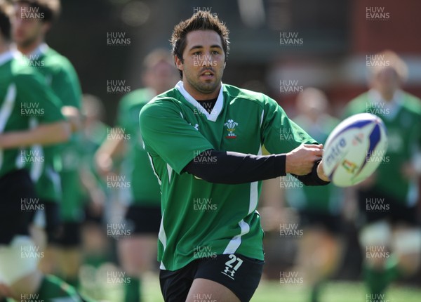 13.03.09 - Wales Rugby Training - Gavin Henson makes a pass during training. 