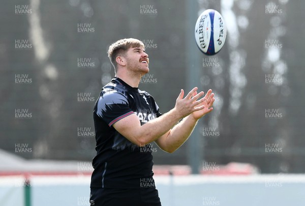 130323 - Wales Rugby Training - Aaron Wainwright during training