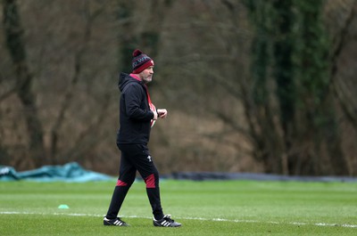 130324 - Wales Rugby Training ahead of their final game against Italy - Alex King, Attack Coach during training