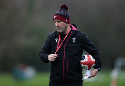 130324 - Wales Rugby Training ahead of their final game against Italy - Alex King, Attack Coach during training