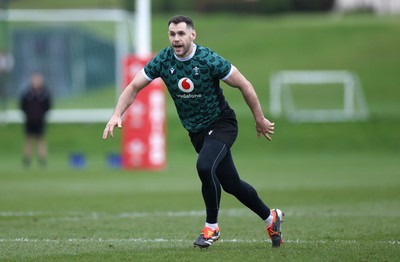 130324 - Wales Rugby Training ahead of their final game against Italy - Tomos Williams during training