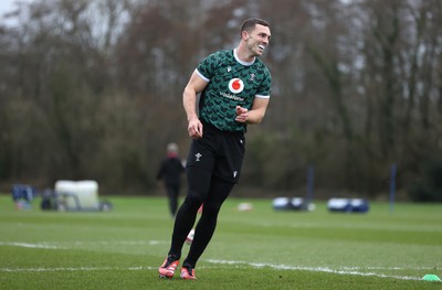 130324 - Wales Rugby Training ahead of their final game against Italy - George North during training