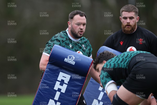 130324 - Wales Rugby Training ahead of their final game against Italy - Harri O'Connor during training