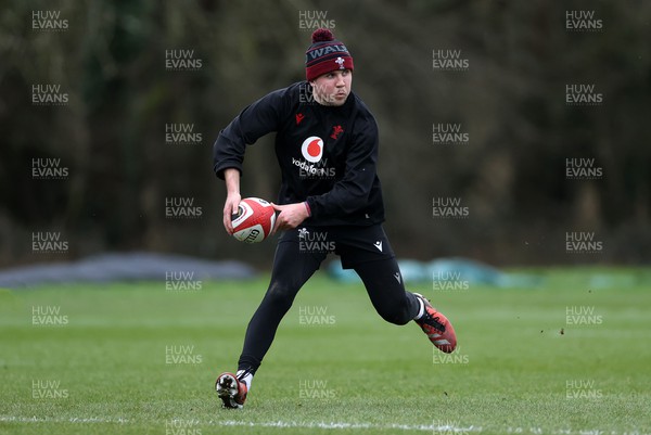 130324 - Wales Rugby Training ahead of their final game against Italy - Ioan Lloyd during training