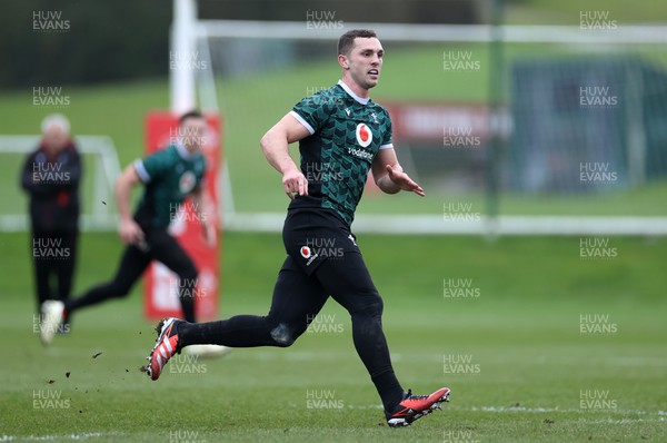 130324 - Wales Rugby Training ahead of their final game against Italy - George North during training