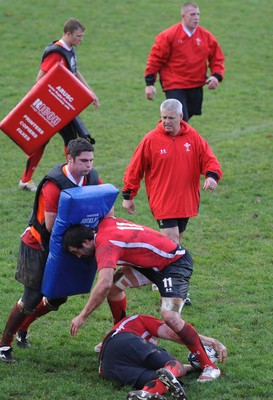 13.06.10 - Wales Rugby Training - Head coach Warren Gatland makes a point during training. 