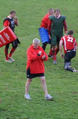 13.06.10 - Wales Rugby Training - Head coach Warren Gatland makes a point during training. 