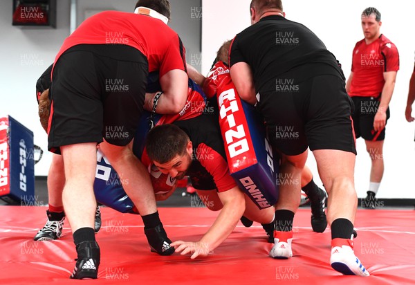 130622 - Wales Rugby Training - Wyn Jones during training