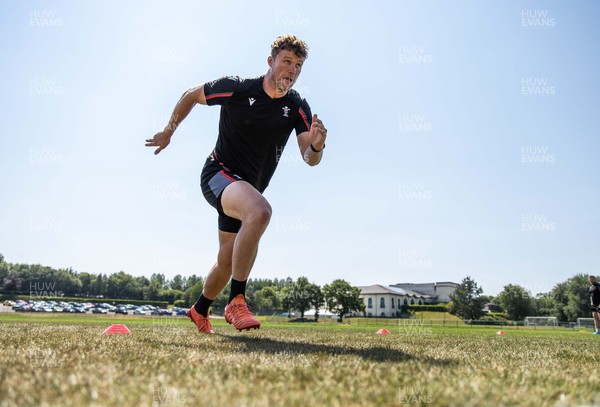 130623 - Wales Rugby Training - Will Rowlands during training