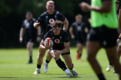 130625 - Wales Rugby Training - Tom Rogers during training