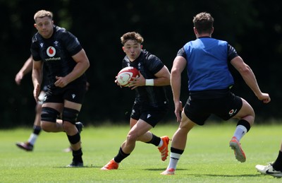 130625 - Wales Rugby Training - Dan Edwards during training