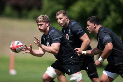 130625 - Wales Rugby Training - Aaron Wainwright during training