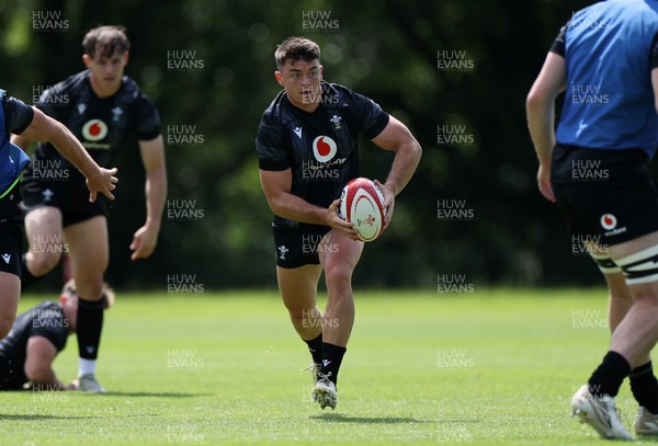 130625 - Wales Rugby Training - Reuben Morgan-Williams during training