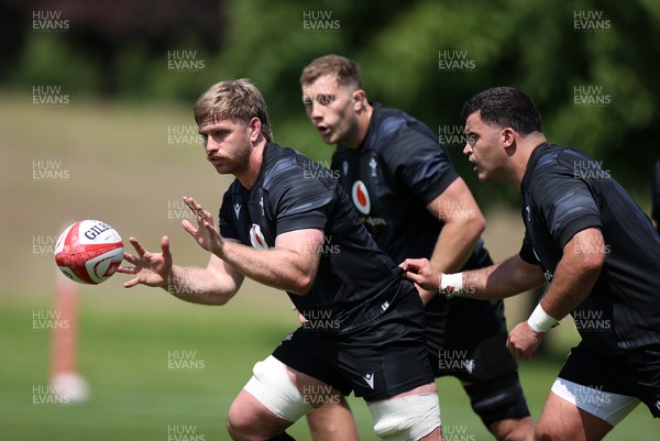 130625 - Wales Rugby Training - Aaron Wainwright during training