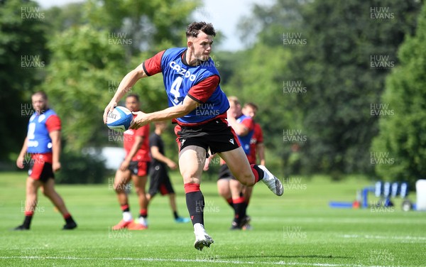 130721 - Wales Rugby Training - Tom Rogers during training