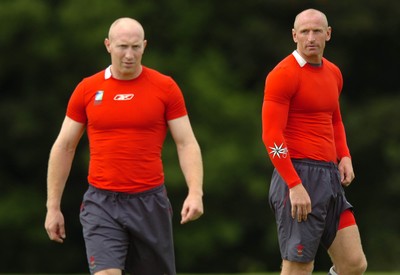 13.08.07 -  Wales Rugby Training - Gareth Thomas and Tom Shanklin(L) during training  