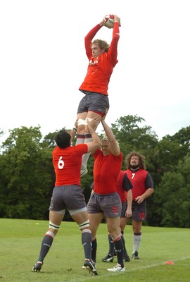 13.08.07 -  Wales Rugby Training - Alun Wyn Jones takes line-out ball during training  