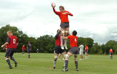 13.08.07 -  Wales Rugby Training - Alun Wyn Jones takes line-out ball during training  