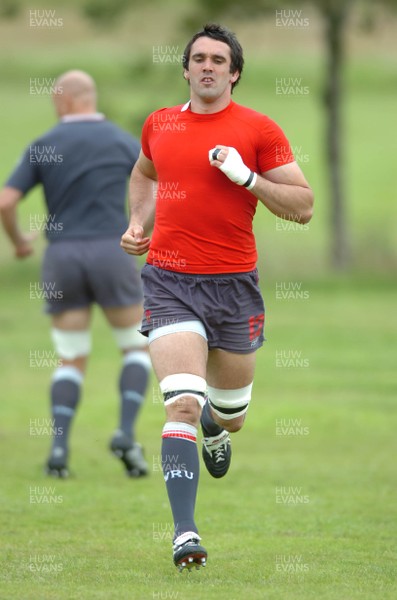 13.08.07 -  Wales Rugby Training - Jonathan Thomas warms up during training  