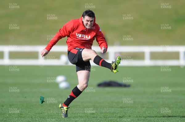 13.09.11 - Wales Rugby Training - Stephen Jones during training. 