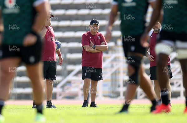 130923 - Wales Rugby Training ahead of their second Rugby World Cup against Portugal on the weekend - Head Coach Warren Gatland during training
