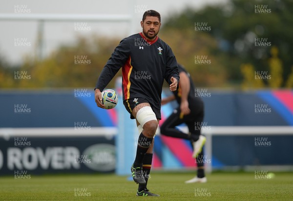 131015 - Wales Rugby Training -Taulupe Faletau during training