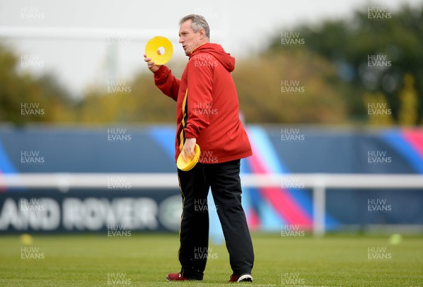 131015 - Wales Rugby Training -Rob Howley during training